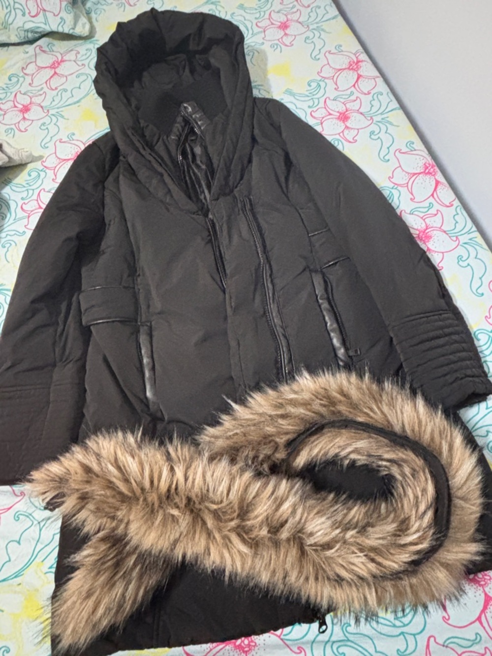 Laura - Black Women's Hooded Puffer Coat with Removable Faux Fur Trim